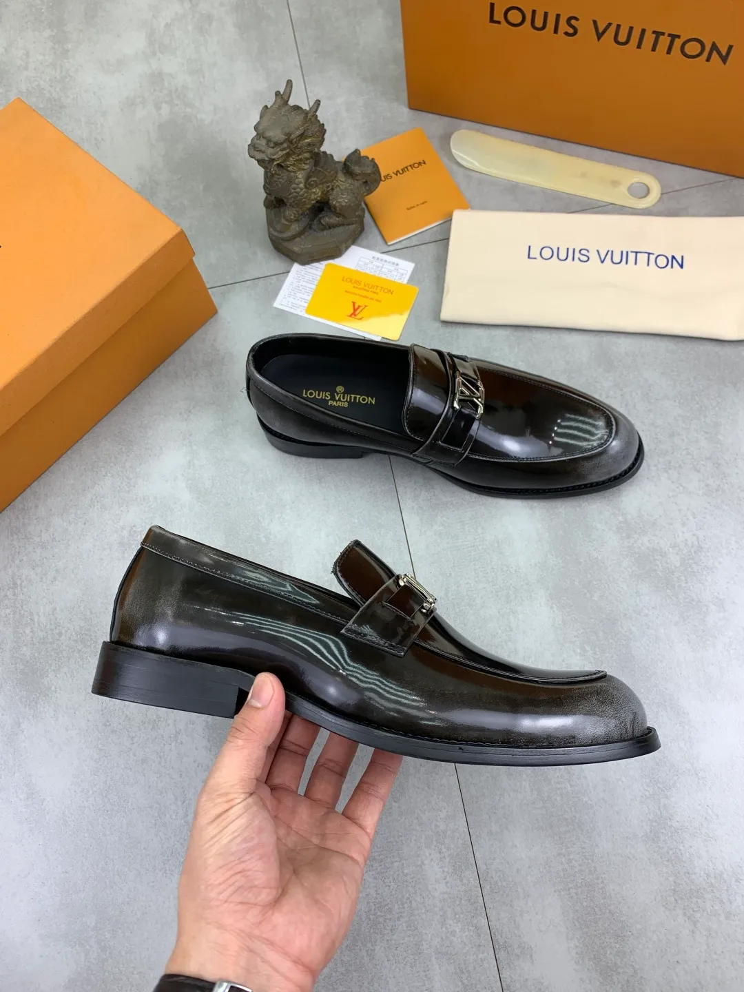 Men's shoes 💰P460💰[New model] Water-dyed cow lining 🆘 LV Louis Vuitton business leather shoes, made of original imported Italian 🇮🇹 calfskin, full cowhide lining, carefully handmade by professional shoemakers, the original version is specially designed for wear-resistant outsole. Standard code: 39-45 5️⃣color🉑️select